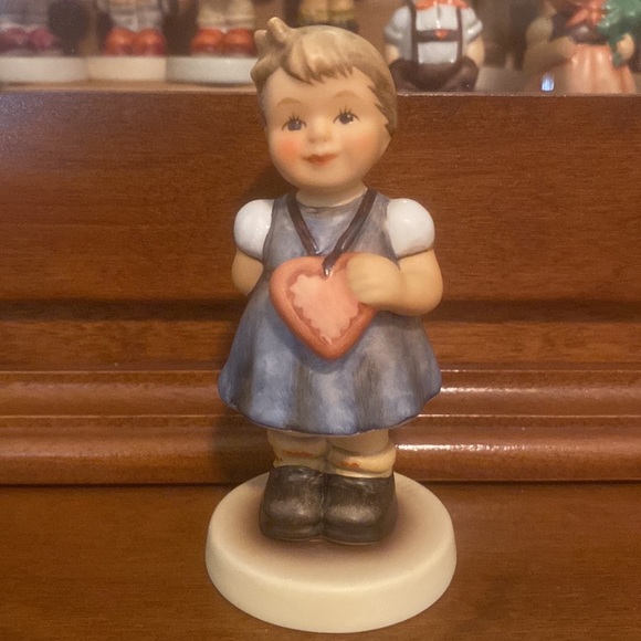 💛TM8 ‘My Hearts Desire’ Hummel Goebel #2102/A - Picture 2 of 8